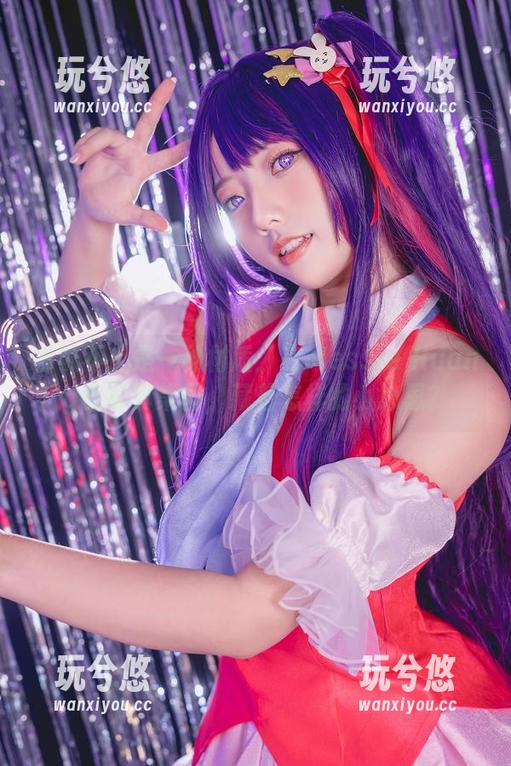 棉袜不止是一种材质：在Messie Huang的写真集里，藏着怎样的小心思？